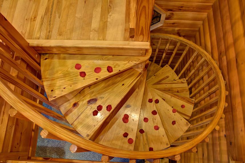 Going Downstairs - Heartland Cabin Rentals